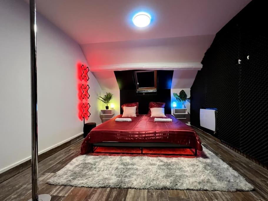 Red Love-Room / Balneo & Plus ! Souppes-sur-Loing Bagian luar foto