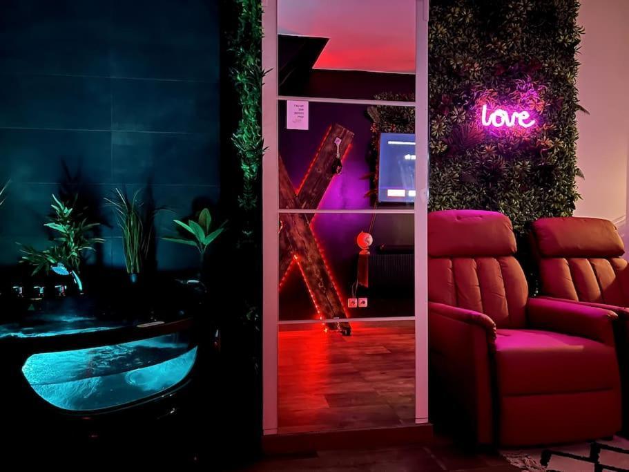 Red Love-Room / Balneo & Plus ! Souppes-sur-Loing Bagian luar foto
