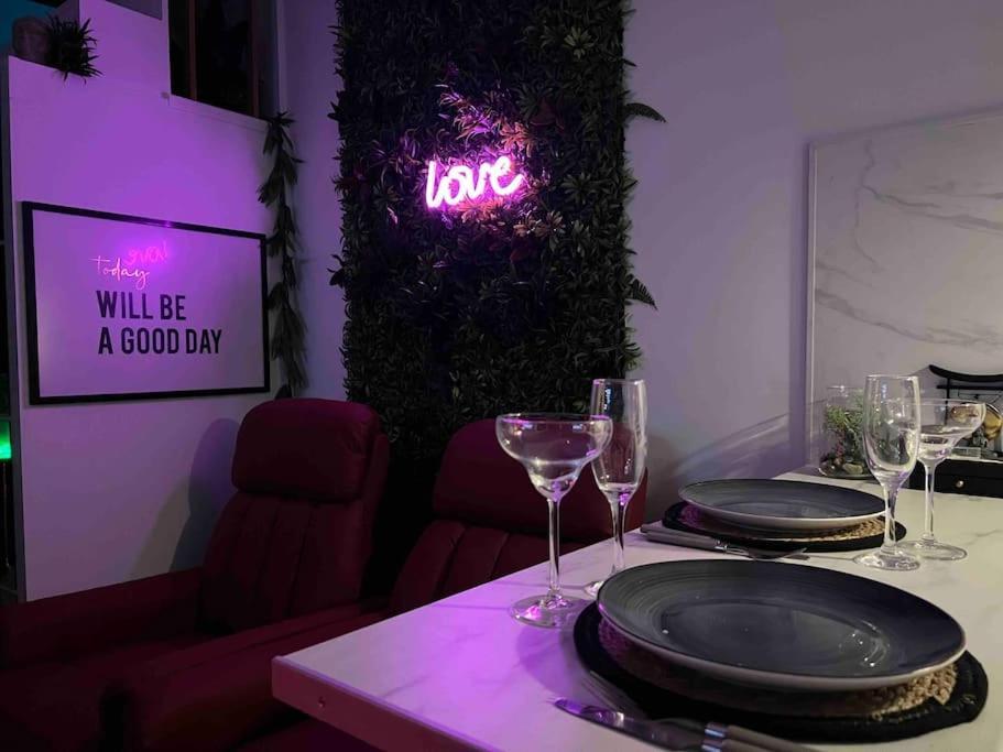 Red Love-Room / Balneo & Plus ! Souppes-sur-Loing Bagian luar foto