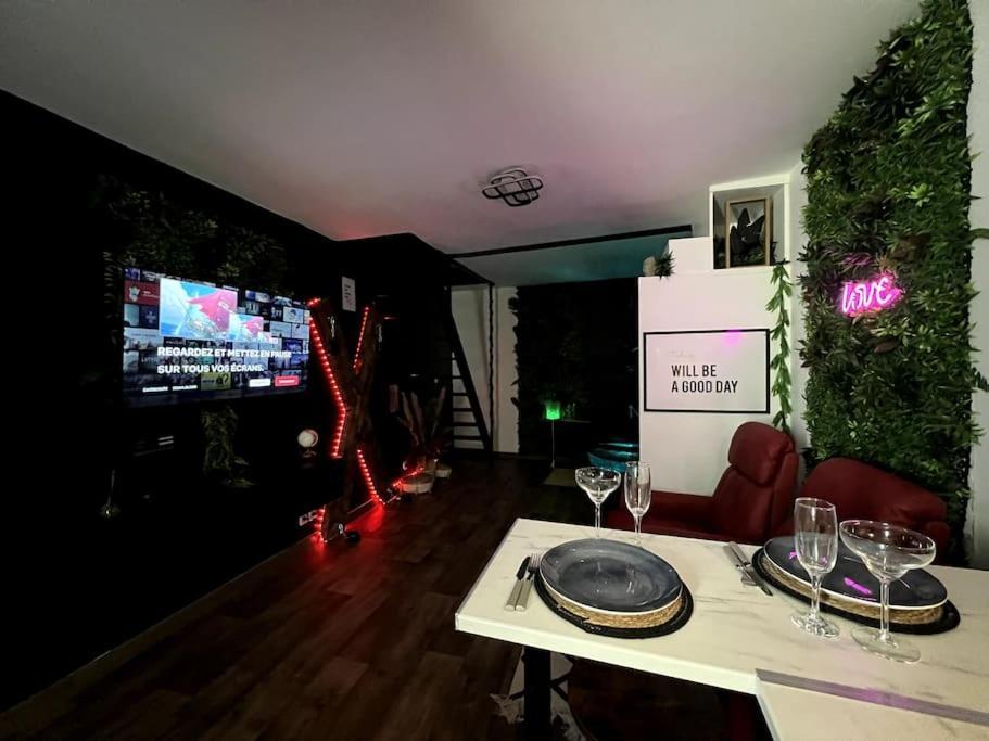 Red Love-Room / Balneo & Plus ! Souppes-sur-Loing Bagian luar foto