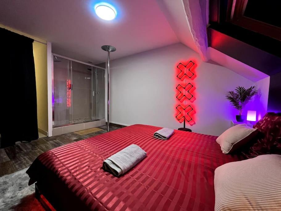 Red Love-Room / Balneo & Plus ! Souppes-sur-Loing Bagian luar foto